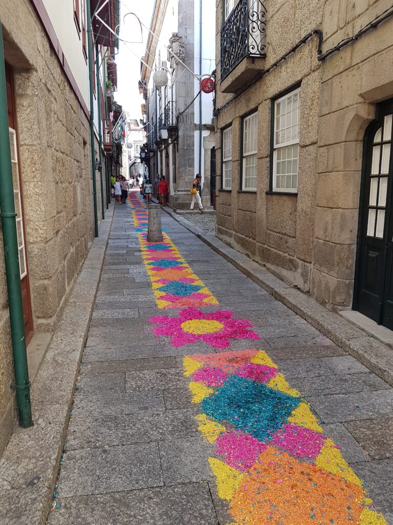 tapetes de flores per l'assunzione a Guimaraes