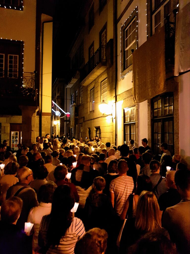 processione delle candele per assunzione a guimaraes