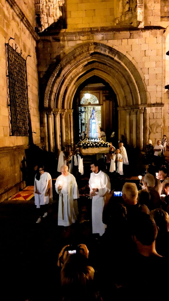 processione delle candele per assunzione a guimaraes