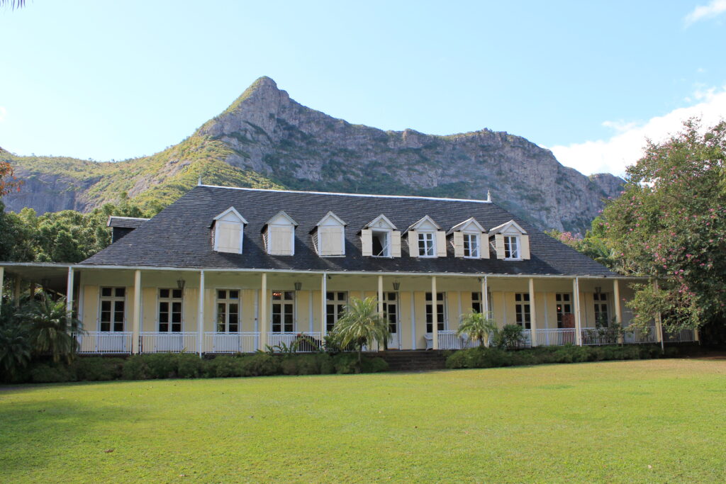 Porticato esterno con giardino di Eureka Maison Creole a Moka Mauritius