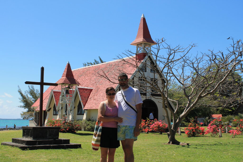 chiesa notre dame auxiliatrice con tetto rosso a cap malheureux mauritius
