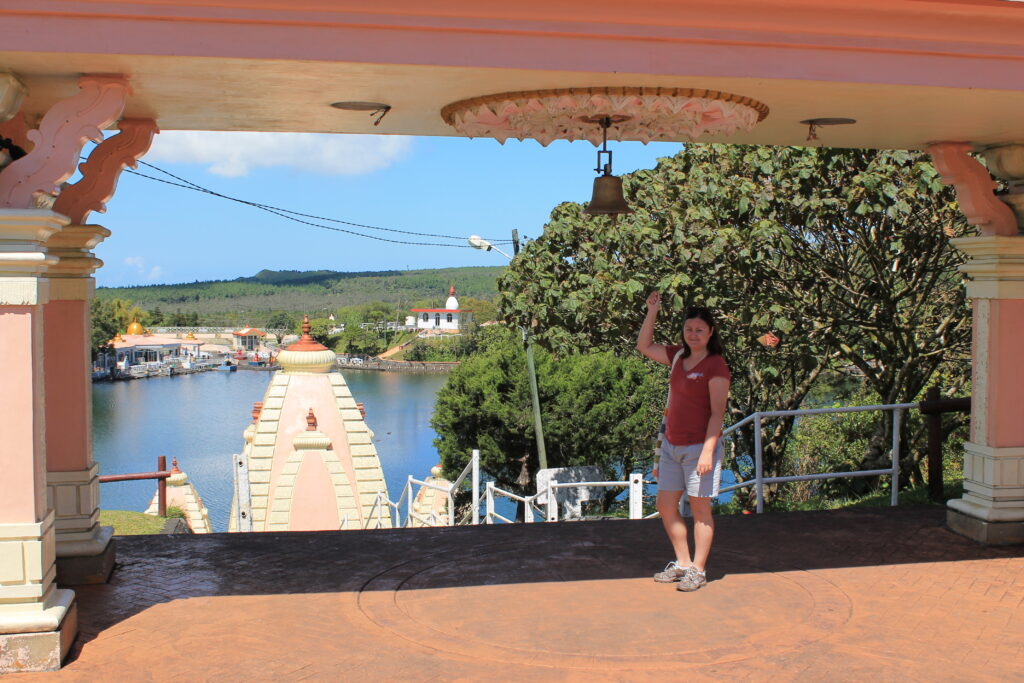 statua dio shiva e tempio induista a grand bassin mauritius