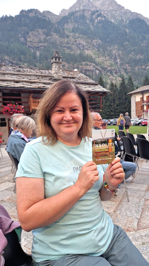 Spettacolo Le mucche ballerine di Alessandra Celesia in Piazza Tache a Gressoney-La-Trinité